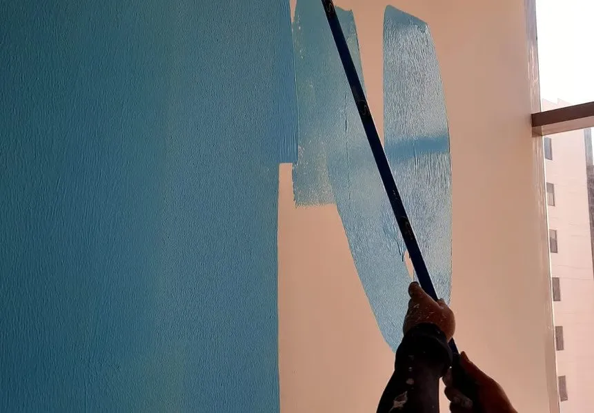 Roller Painting Feature Wall – Painting Services in Dubai by Pasupati Technical Services